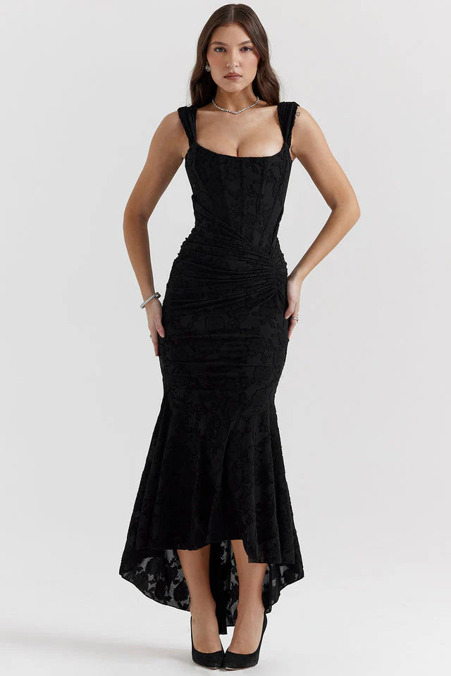 Aveline's Elegant Waist Maxi Dress