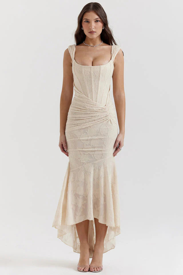 Aveline's Elegant Waist Maxi Dress